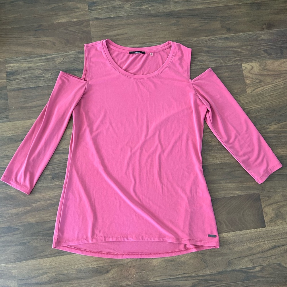 Cold shoulder top